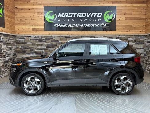 Used 2023 Hyundai Venue SEL FWD image 5
