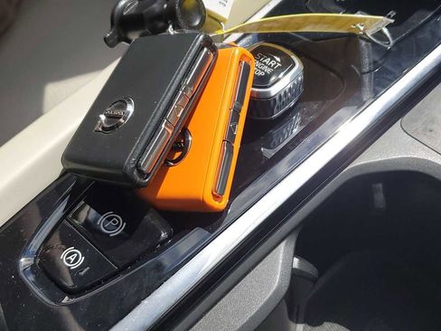 Used 2022 Volvo XC60 T8 Inscription Expression w/ Advanced Package image 35