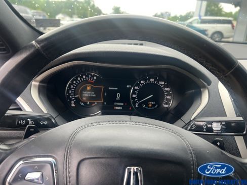 Used 2020 Lincoln MKZ FWD image 11