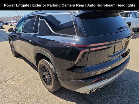 Used 2024 Chevrolet Traverse LT w/ Enhanced Driving Package image 5