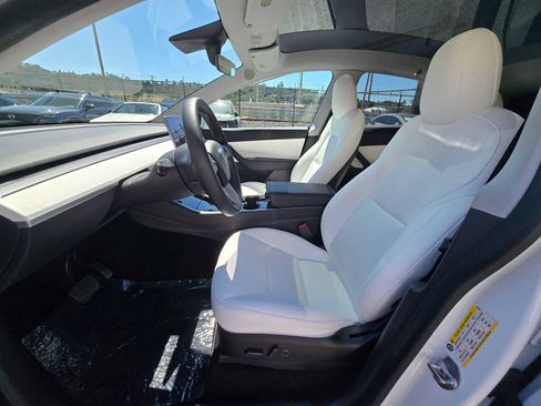 Used 2021 Tesla Model Y Long Range AWD/4WD image 20
