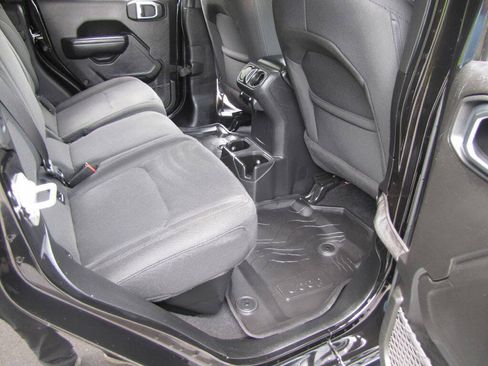 Used 2023 Jeep Gladiator Sport AWD/4WD image 19