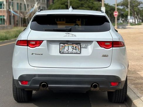 Used 2018 Jaguar F-PACE Premium image 4