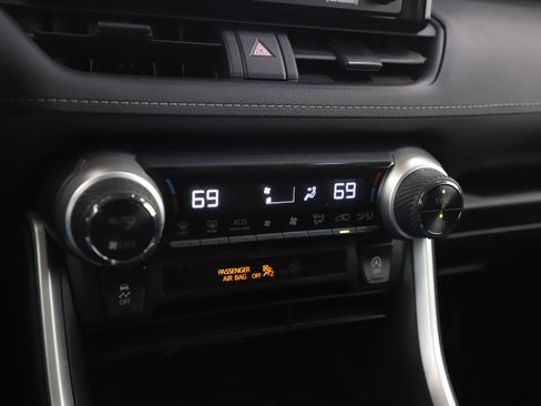 Used 2022 Toyota RAV4 XLE image 22