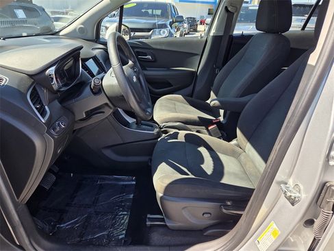 Used 2018 Chevrolet Trax LS image 4