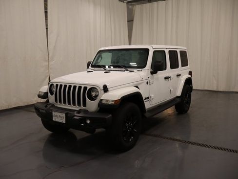 Used 2020 Jeep Wrangler Unlimited Sahara image 4