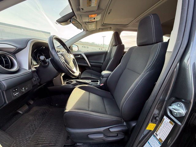 Used 2018 Toyota RAV4 XLE AWD/4WD image 12