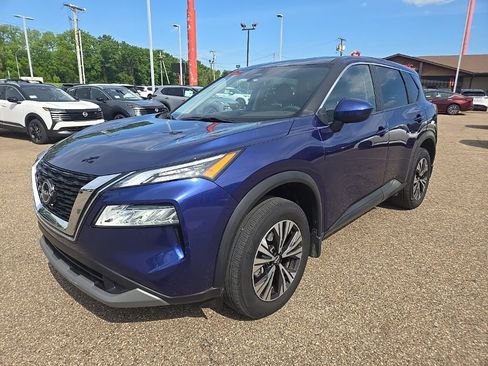 Used 2023 Nissan Rogue SV AWD/4WD image 3