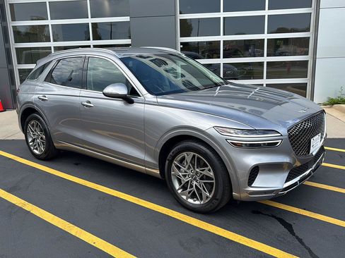 Used 2025 Genesis GV70 2.5T AWD/4WD image 2