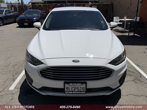 Used 2019 Ford Fusion SE FWD image 4