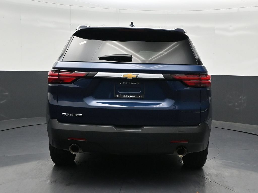 Used 2023 Chevrolet Traverse LS FWD image 4