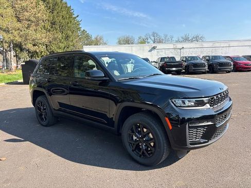 New 2026 Jeep Grand Cherokee Altitude AWD/4WD image 2
