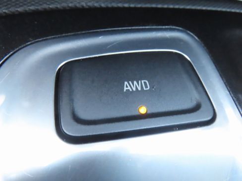 Used 2023 Chevrolet Equinox Premier image 9