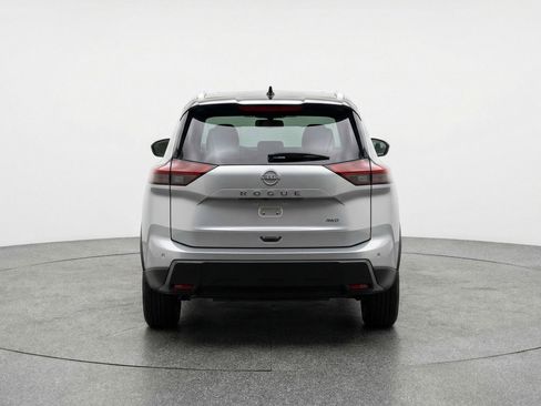 Used 2025 Nissan Rogue SV image 7