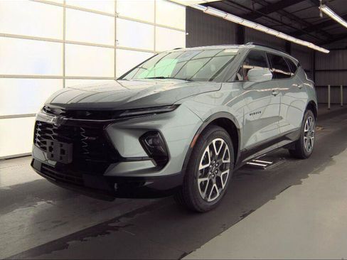 Used 2025 Chevrolet Blazer RS FWD image 2