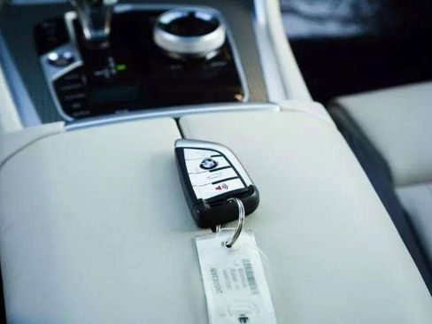 Used 2022 BMW X6 xDrive40i w/ Executive Package image 42