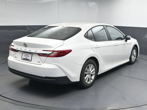 Used 2025 Toyota Camry LE FWD image 7