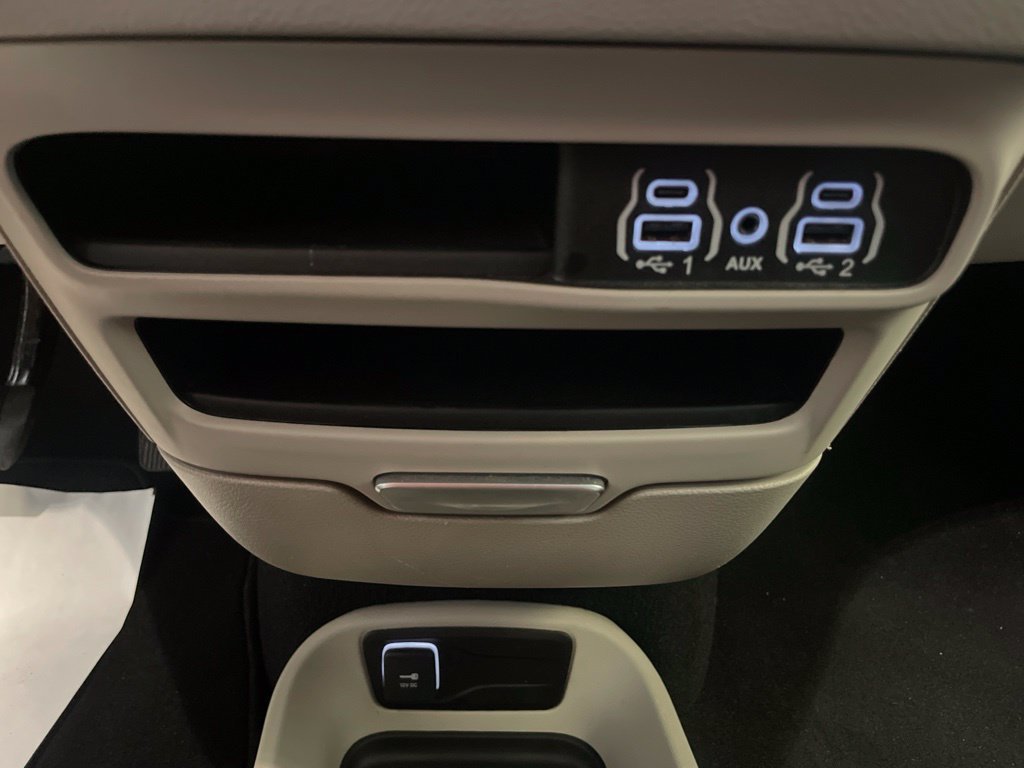 Used 2024 Chrysler Pacifica Touring-L FWD image 19