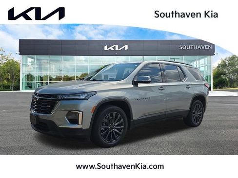 Used 2023 Chevrolet Traverse RS FWD image 1