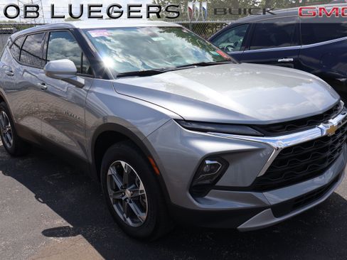 Certified 2025 Chevrolet Blazer LT FWD image 2