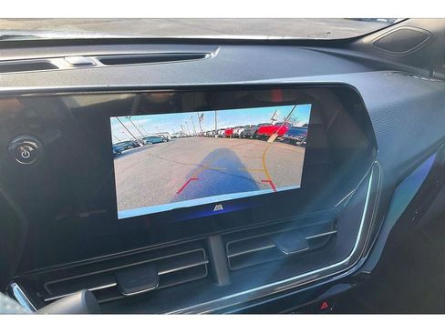 Used 2025 Chevrolet Trax RS w/ Sunroof Package image 23