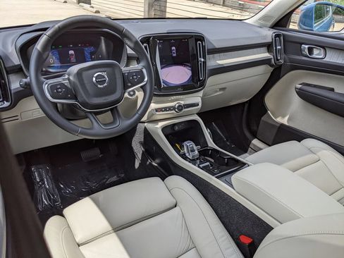 Certified 2023 Volvo XC40 B5 Plus AWD/4WD image 12