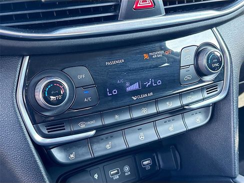 Used 2020 Hyundai Santa Fe Limited FWD image 16
