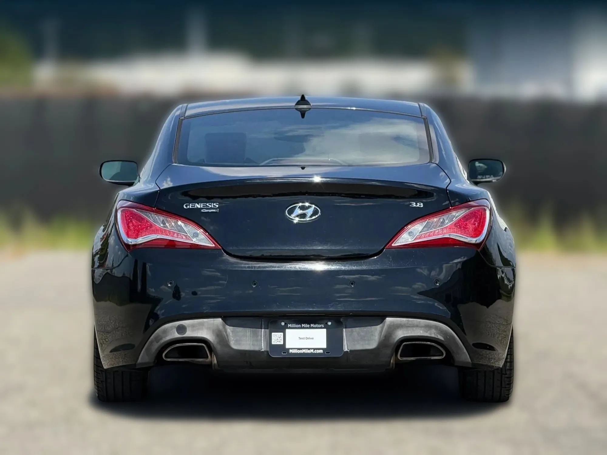 Used 2013 Hyundai Genesis 3.8 RWD image 4
