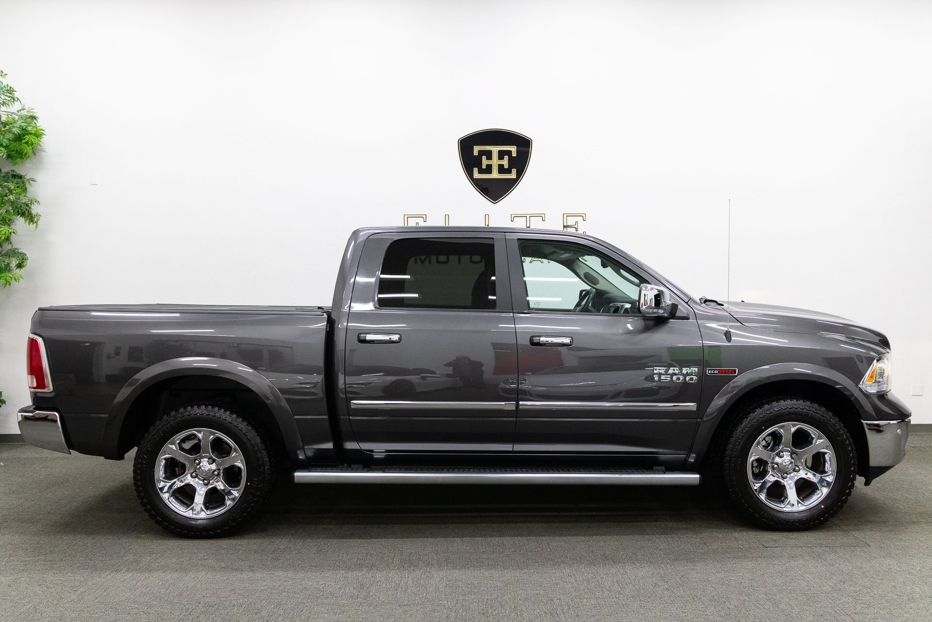 Used 2016 RAM 1500 Laramie w/ Convenience Group AWD/4WD image 10