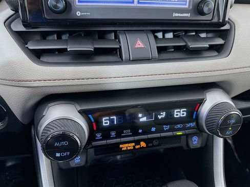 Used 2022 Toyota RAV4 XLE image 16