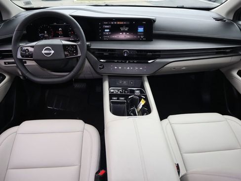 Used 2025 Nissan Murano SV image 14