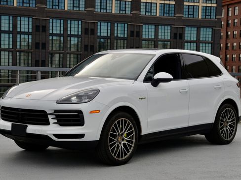 Certified 2022 Porsche Cayenne E-Hybrid image 1