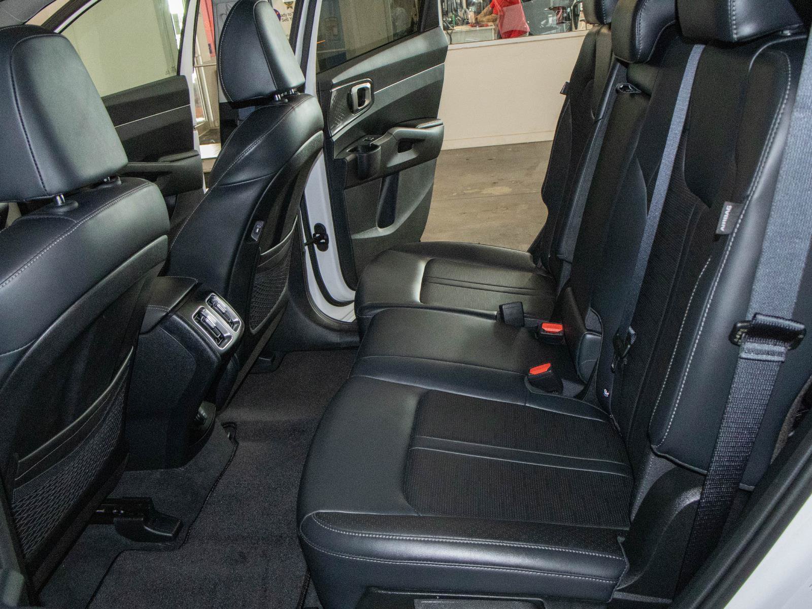 Used 2025 Kia Sorento S w/ Panoramic Sunroof Package AWD/4WD image 15