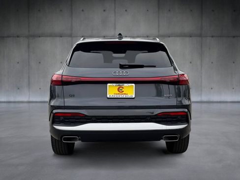 Certified 2025 Audi Q5 Premium w/ Convenience Package AWD/4WD image 4
