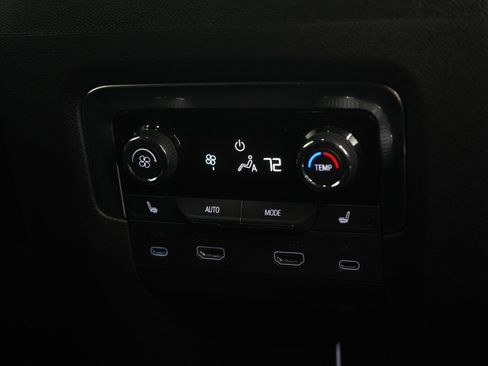 Used 2026 Chevrolet Suburban High Country AWD/4WD image 18