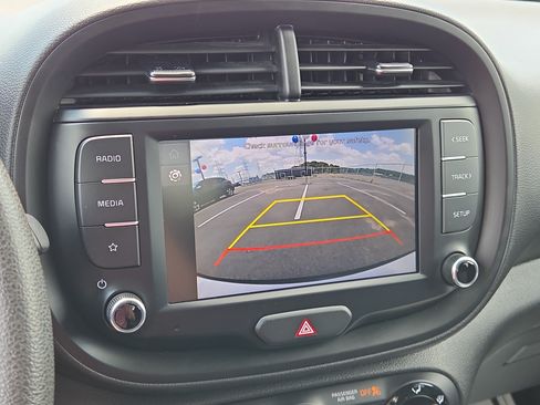 Used 2024 Kia Soul LX w/ Option Group 015 FWD image 16