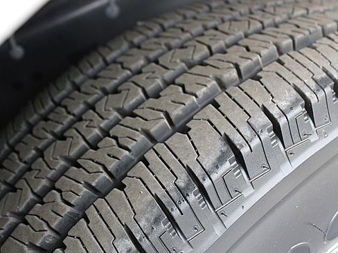 Used 2024 RAM 2500 Tradesman w/ Chrome Appearance Group image 33