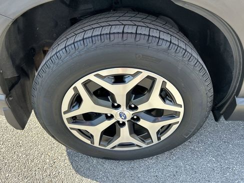 Used 2020 Subaru Forester Premium AWD/4WD image 9