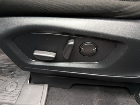 Used 2023 Ford Explorer XLT image 10