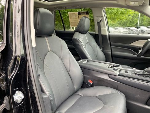 Used 2024 Toyota Grand Highlander AWD image 32