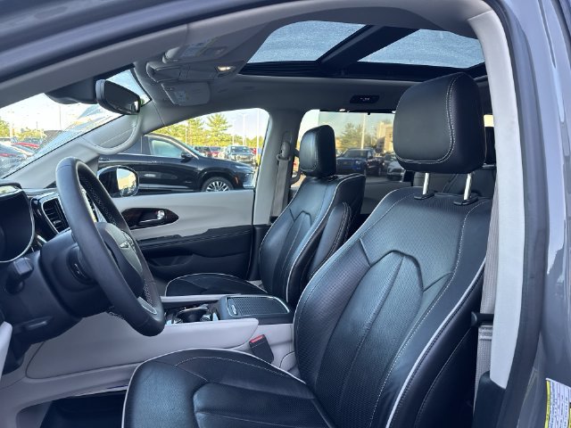 Used 2023 Chrysler Pacifica Limited w/ Uconnect Theater Family Group AWD/4WD image 12