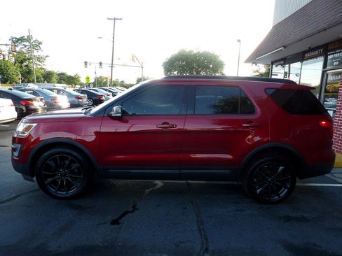 Used 2017 Ford Explorer XLT w/ Equipment Group 202A image 2