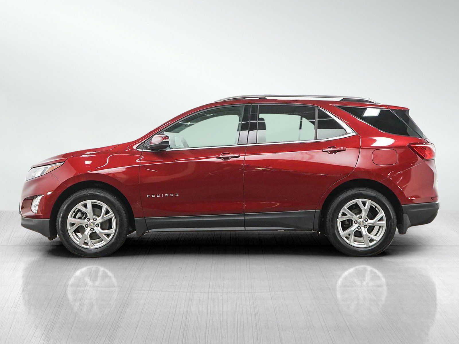 Used 2018 Chevrolet Equinox LT w/ Sun & Infotainment Package AWD/4WD image 2