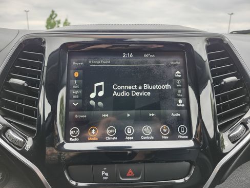 Used 2019 Jeep Cherokee Overland AWD/4WD image 6