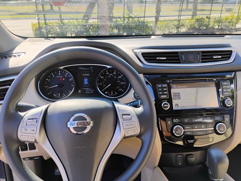Used 2016 Nissan Rogue SV w/ SV Premium Package FWD image 18
