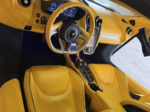 Used 2022 McLaren GT image 8