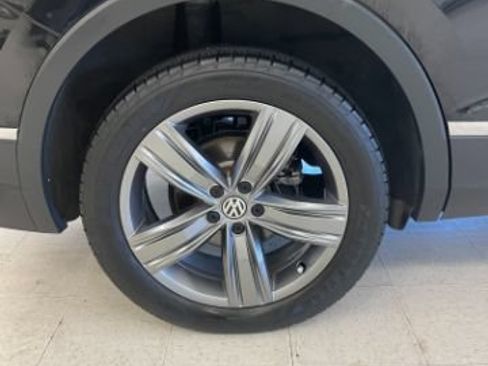 Used 2020 Volkswagen Tiguan SEL FWD image 26