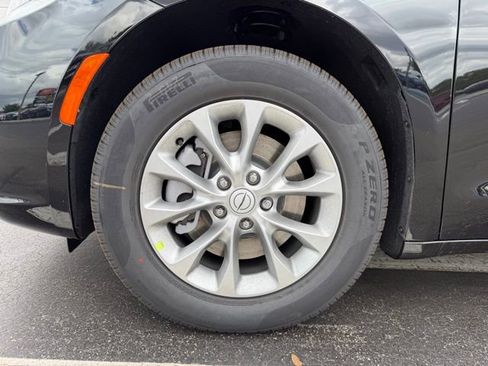 New 2026 Chrysler Pacifica Select AWD/4WD image 7