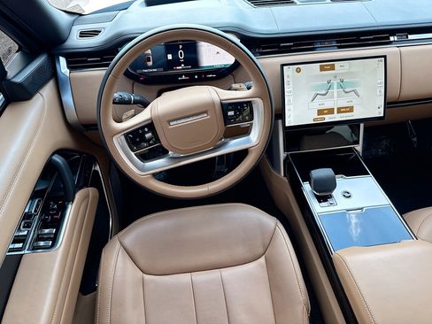 Used 2025 Land Rover Range Rover Long Wheelbase Autobiography AWD/4WD image 17