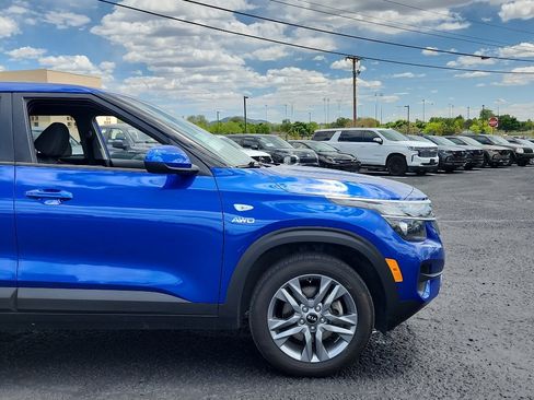 Used 2021 Kia Seltos LX AWD/4WD image 4